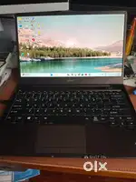 Fujitsu CH. core i5. 16 gb ram. 512 gb ssd