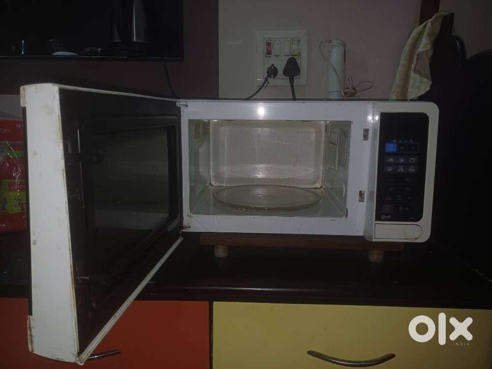 Microwave- Samsung Grill GW73E