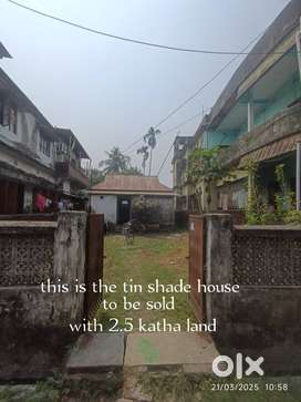 তল্লীতলার ভিতরে ২.৫ কাঠা বিক্রি হবে ,ছোট গাড়ি ঢোকার মত রাস্তা আছে।