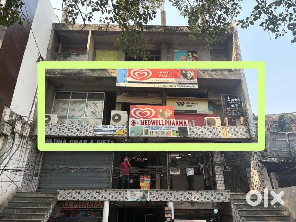 Road facing first floor akbari gate best for business and franchise