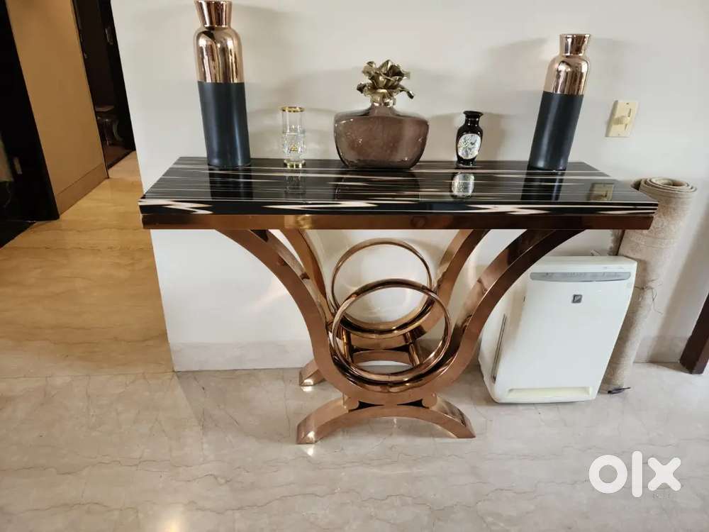Elegant Italian Furniture Set for Sale– Excellent Condition – Gurgaon