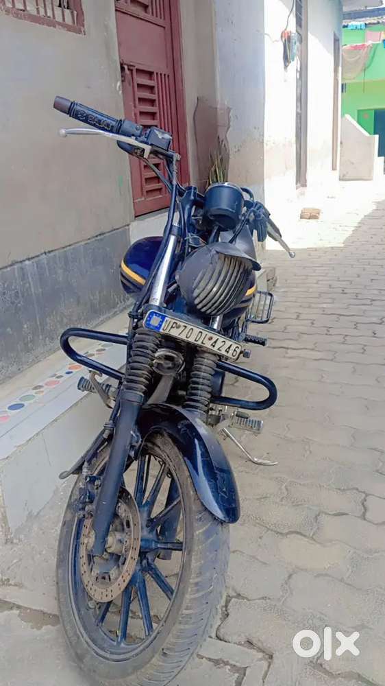 Bajaj Avengers navy blue good condition