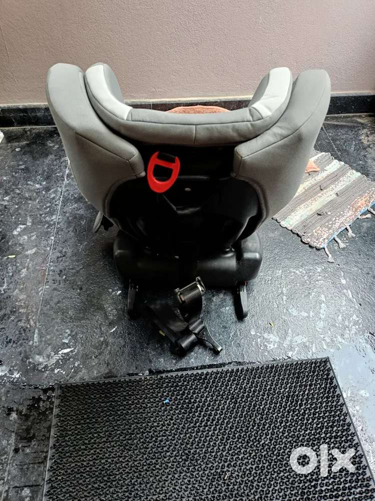 Babyhug isofix convertible  seat
