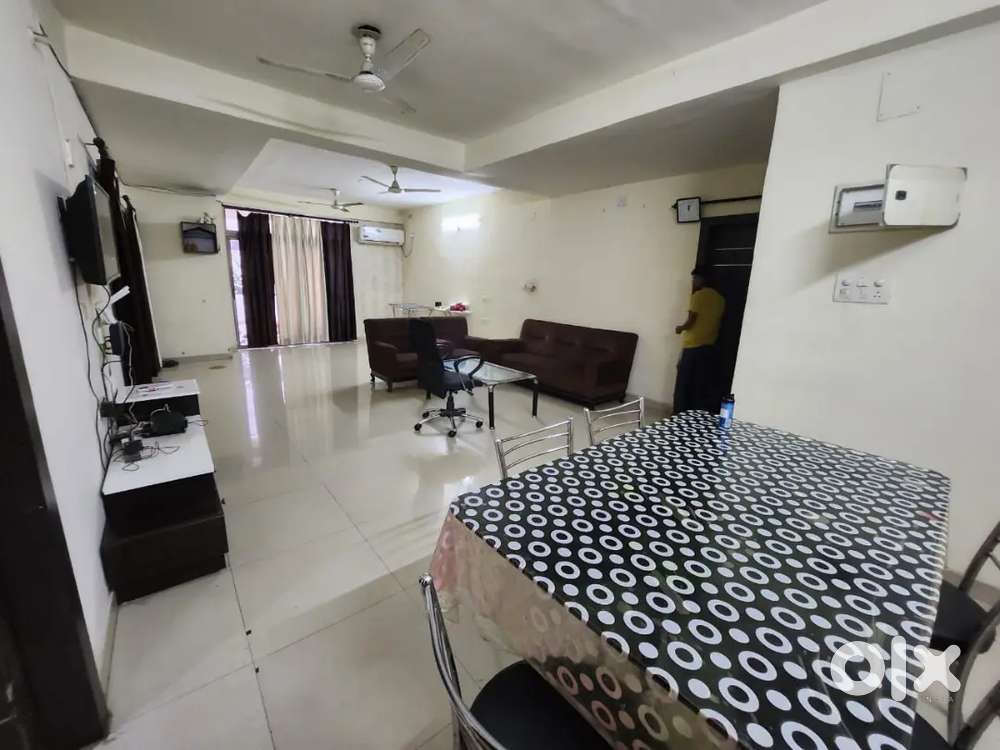 Full furnished flat in rent in Main road