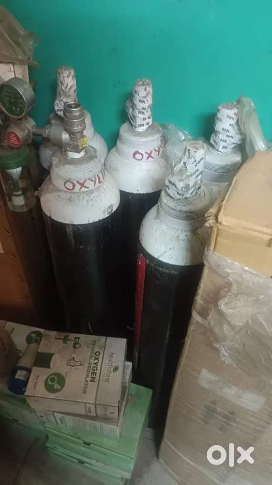 Oxygen cylinder