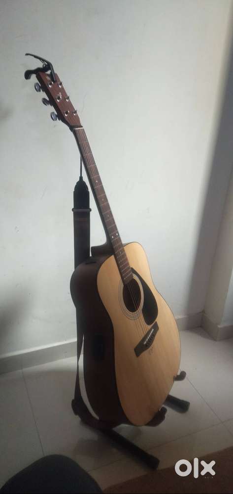 Yamaha FX280 Semi Acoustic Guitar with Bag, Capo & Strap