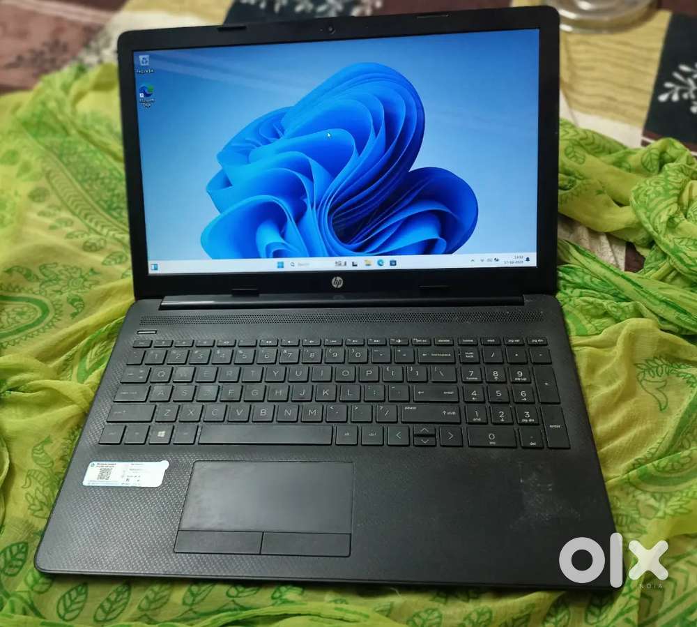 Hp Ryzen 5 with Redeon vega graphics 512gb SSD