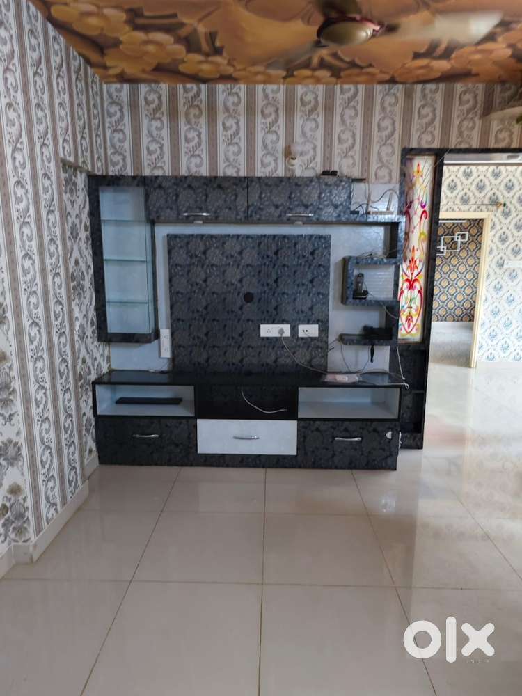 3BHK Apartment House available in hope farm circle for lease immediate