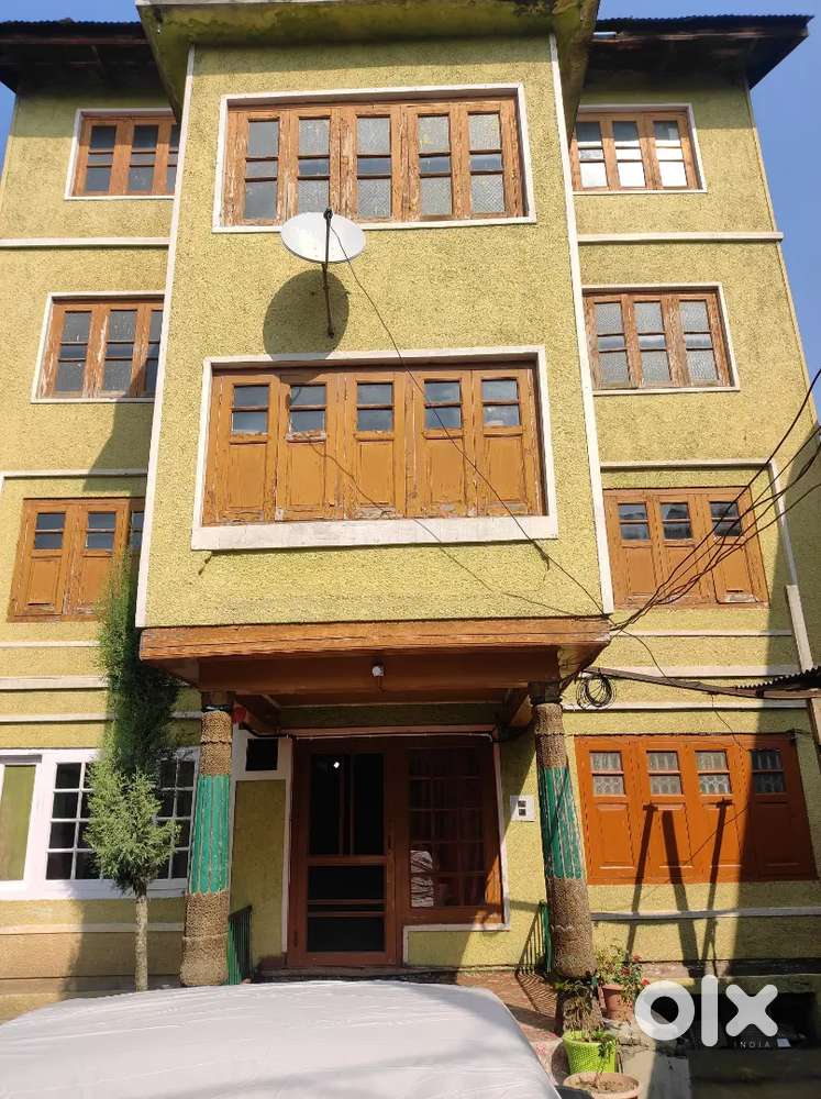 big house for sale for residential / commercial purpose