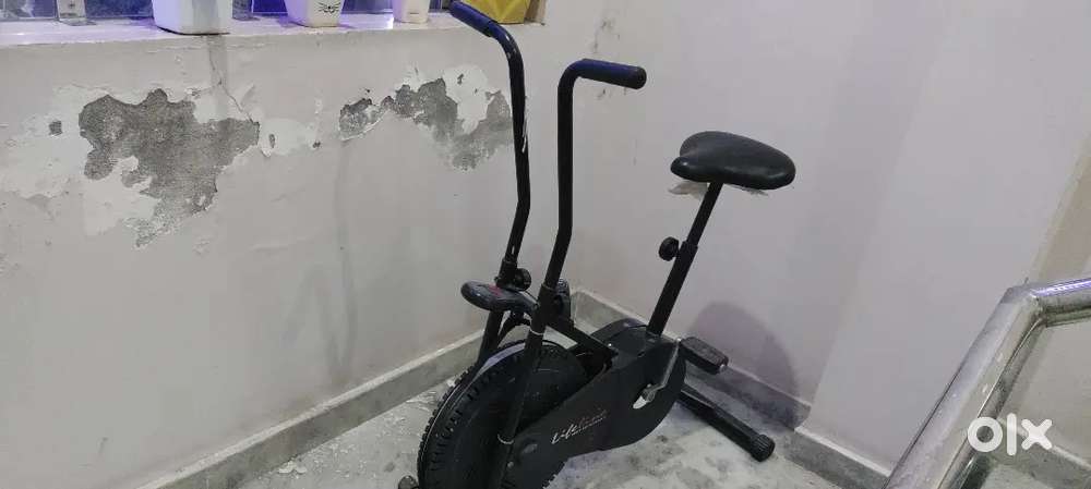Stationary cycle for indoor exercises