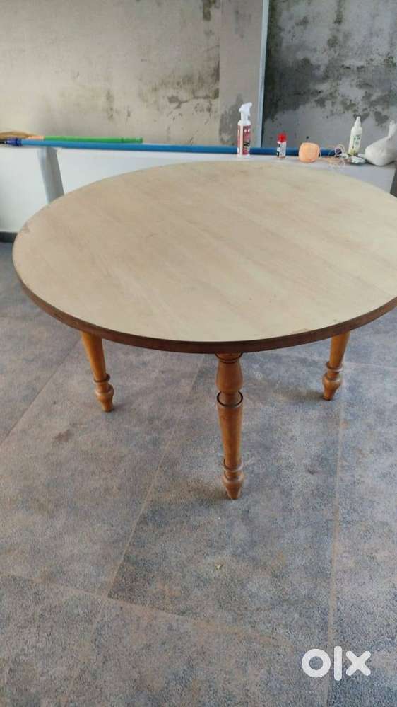 MAHAGONY ROUND SHAPED  4 FEET DINING TABLE