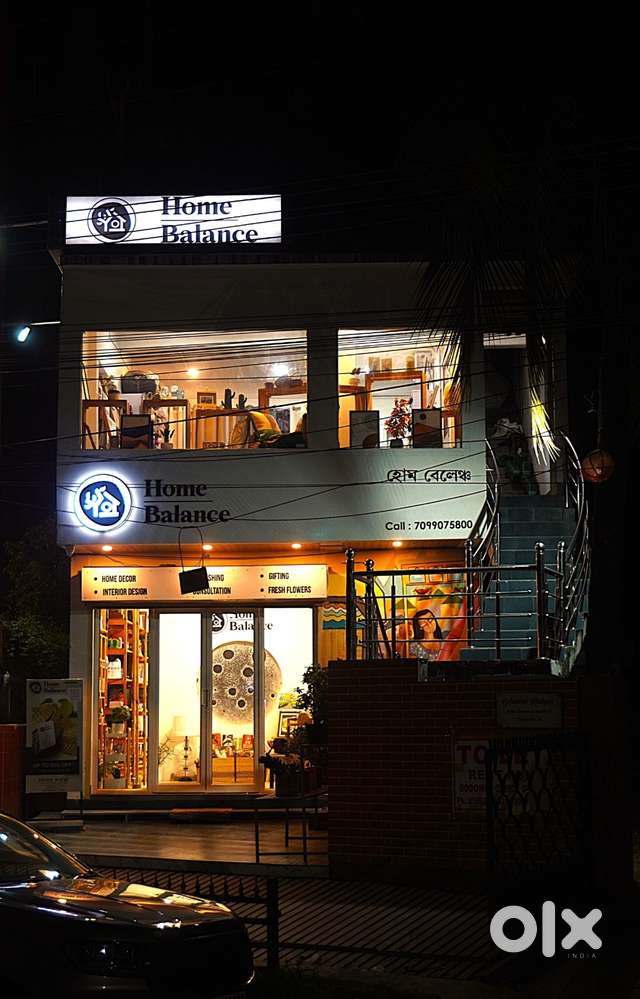 Store sales (female). Home decor and lifestyle store.
