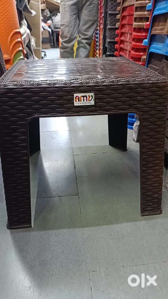Plastic table