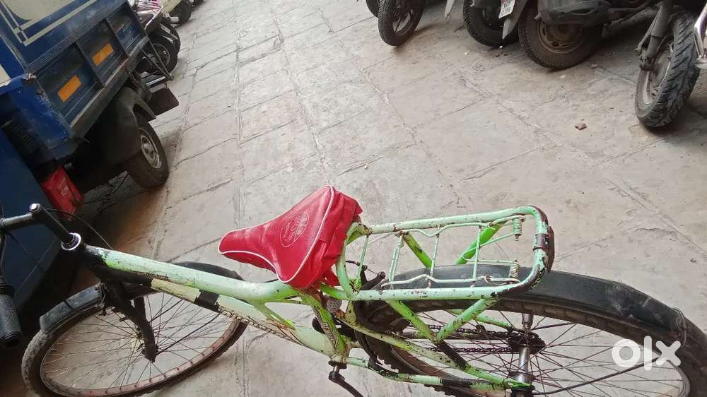 सेकंड हॅन्ड हिरो सायकल अच्छी कंडिशन मे न्यू हँडल