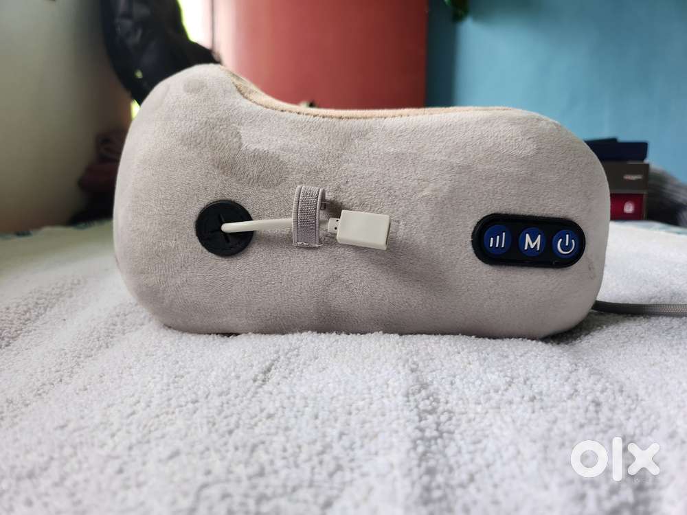 Neck cusion with electronic massager