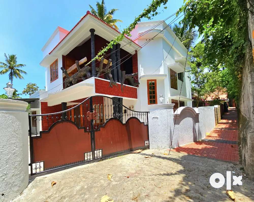 6CENTS 5BHK BEAUTIFUL HOUSE