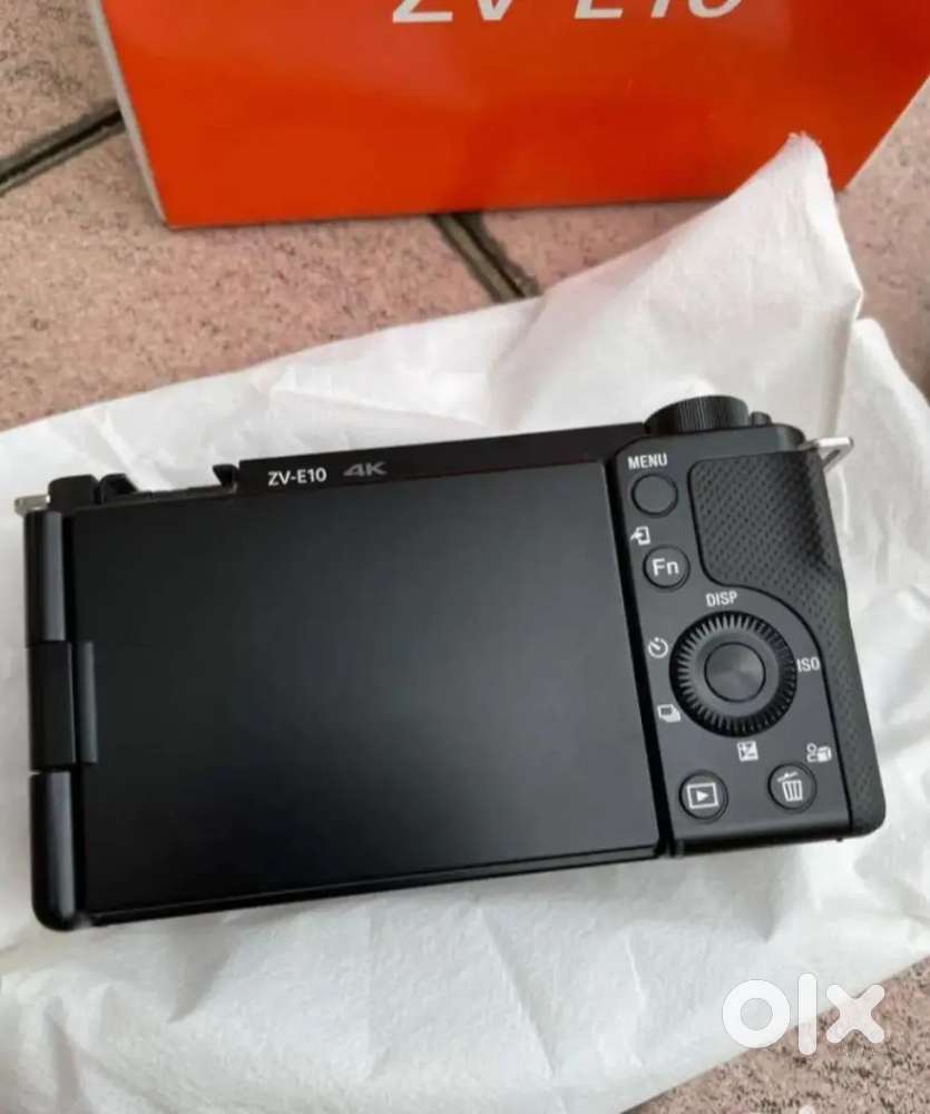 Sony zve 10 mirror less camera with 1650mm zoom kit lens