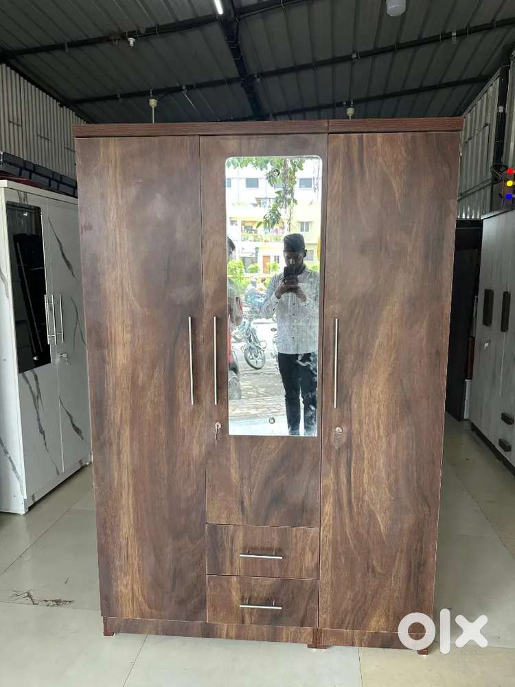 Brand new 3 door wardrobe 4x6