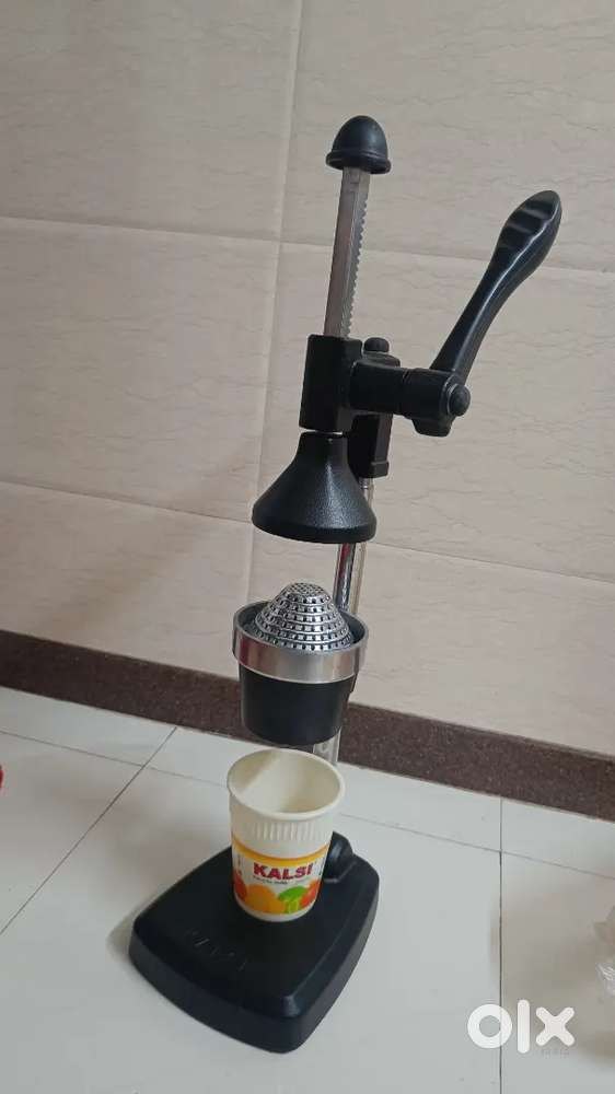 Hand Press Juicer. 