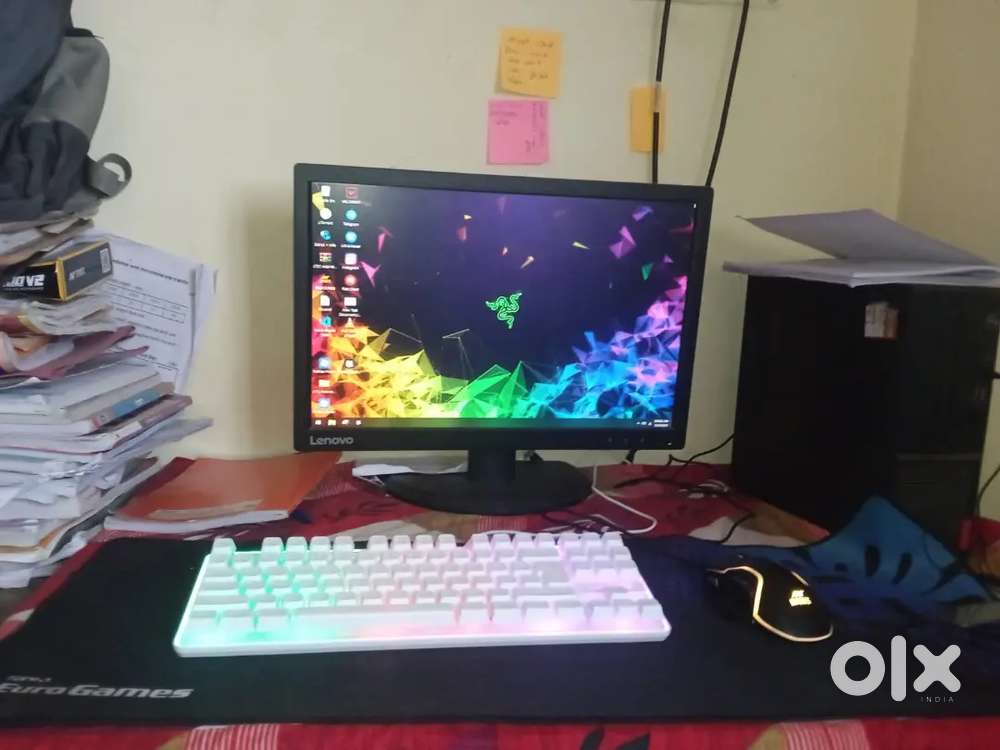 Pc with Intel i3 8th gen 12 gb ram 8gb of Intel graphics card with mo