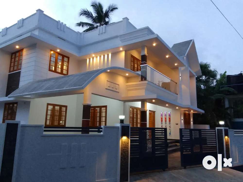 Thrissur paravattani kalathod 7cent 4 bhk New villa