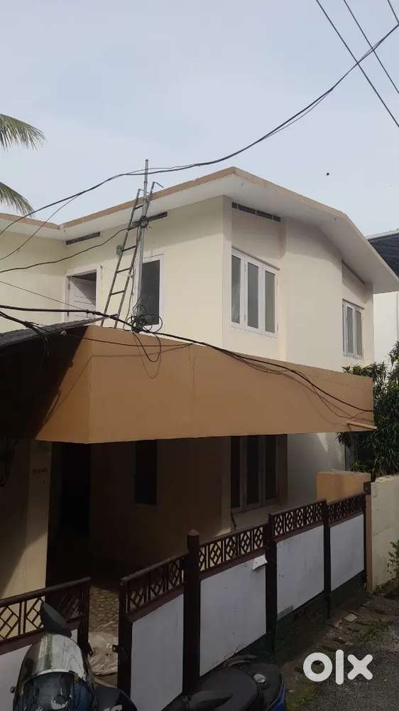 Individual 4 bhk house calm and quiet area in indra nagar peroorkada