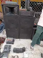 Dj set 2 boxes 300 watt ke 2 spekar hai 2no box me price 10000