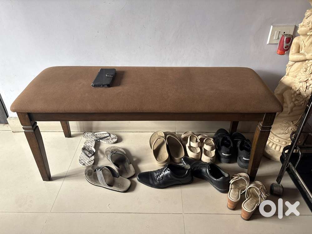 Wooden 6 seater dinning table