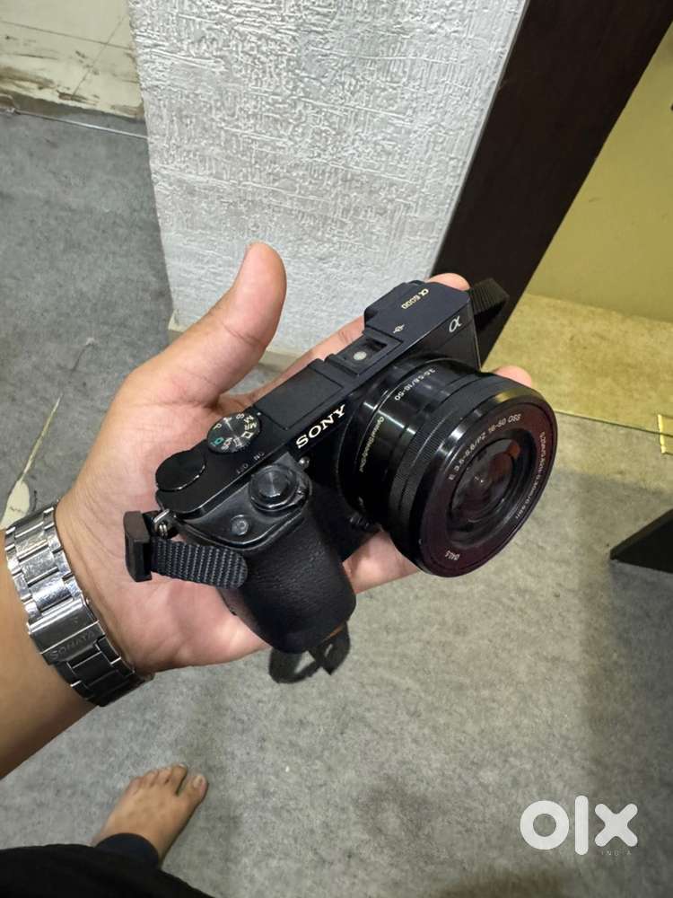 A6000 with kit lense…mint condition