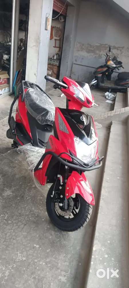 Electric scooty only 39990 me...