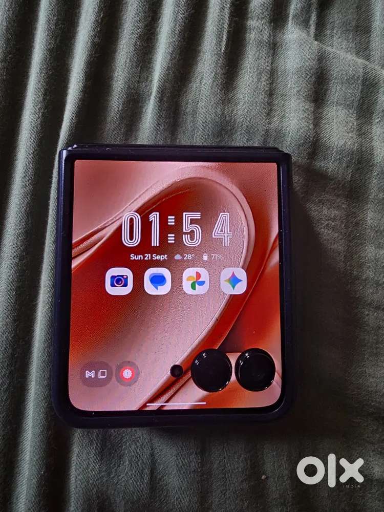 Edge 50 ultra flip 12 512