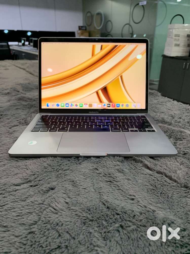 Apple MacBook Pro \ 13inch \ i7 \ 32GB \ 512GB \ Touch Id \ Warranty