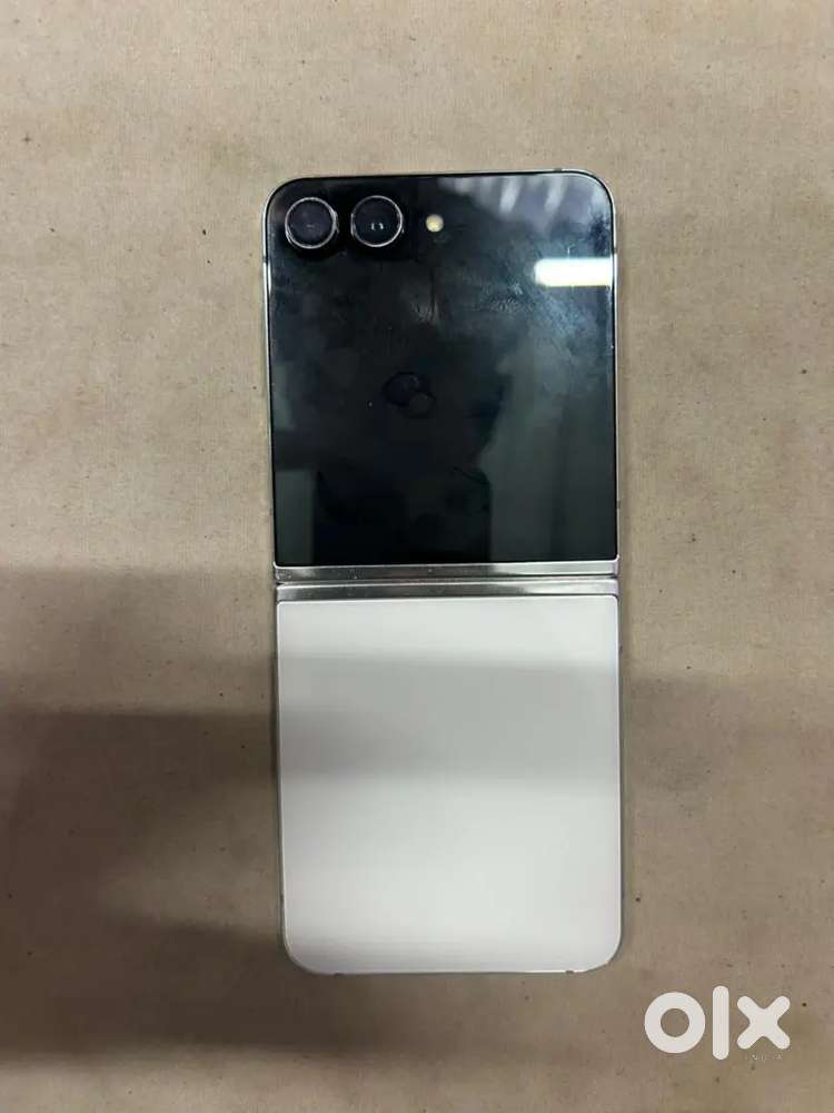 Samsung Flip 5 in great condition
