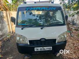 Mahindra mini van VX