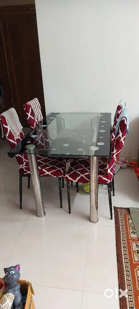 Glass dinning table 4 seater you can assemble and disassembly easy