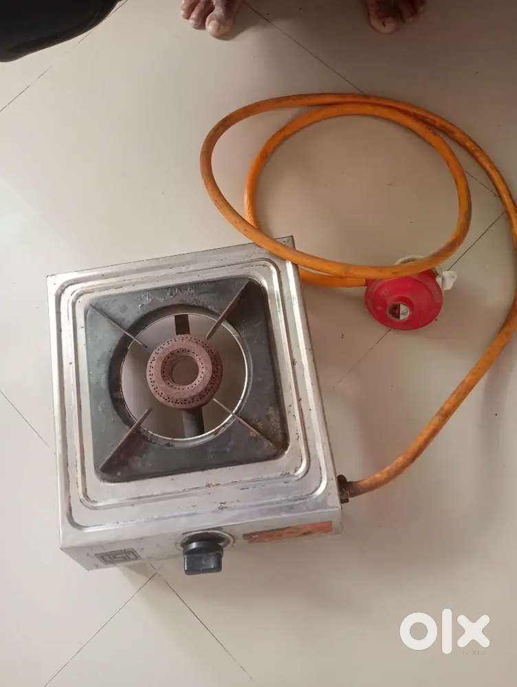 Gas stove and regulater