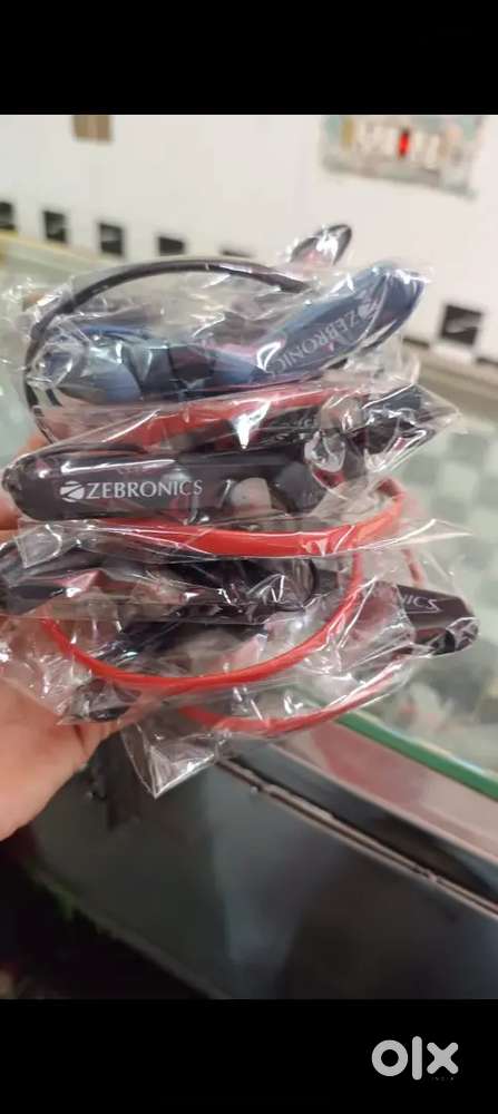 Brand new blutooth neckband 90