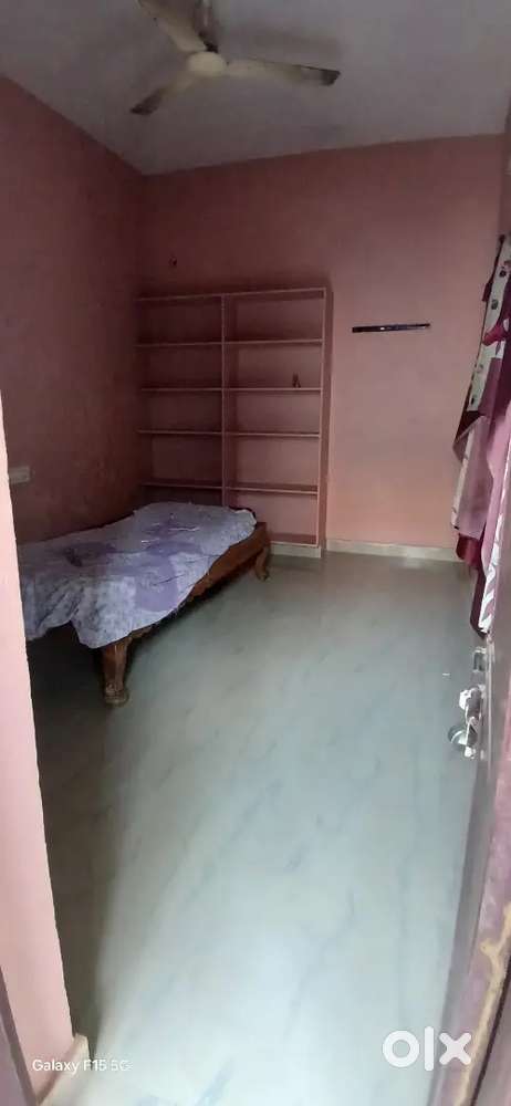 Room for rent at jagganapeta near veda college suitable for employees