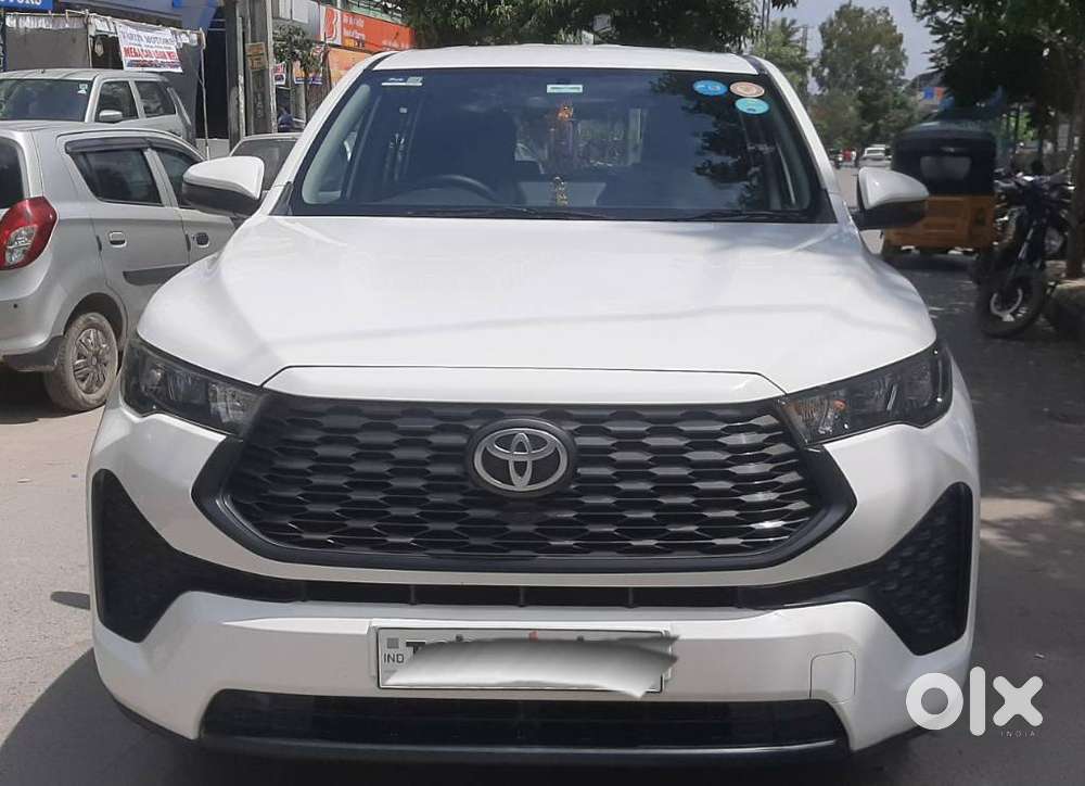 Toyota Innova Hycross 2.0 GX 7 STR, 2023, Petrol