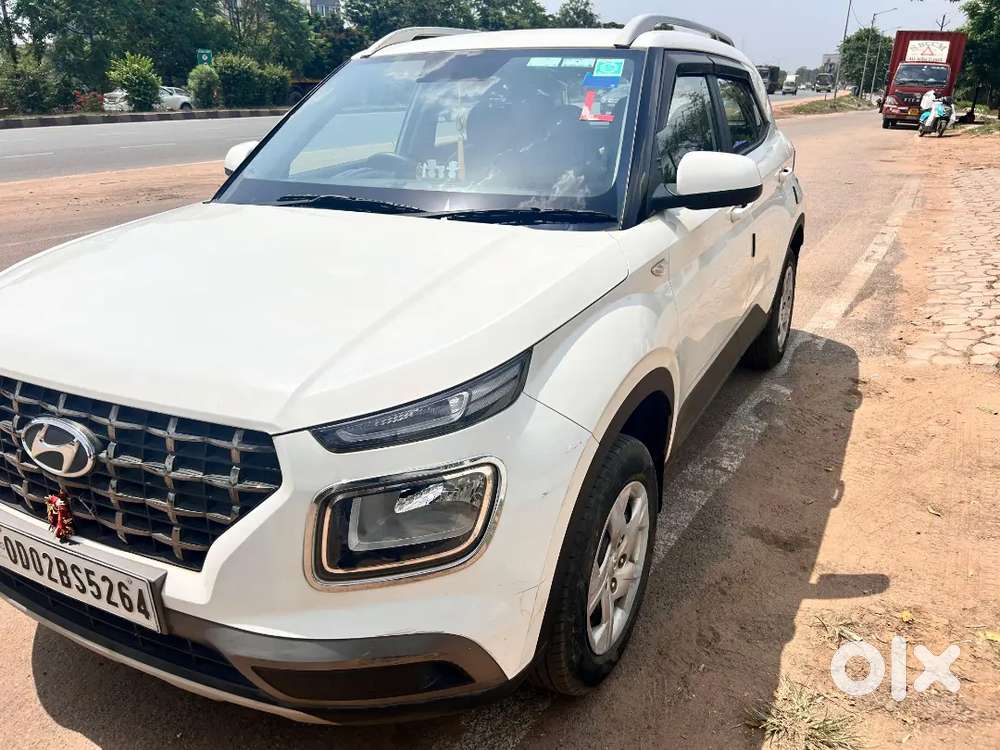 Hyundai Venue 2022 Petrol 24500 Km Driven