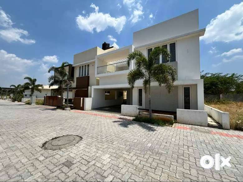 இடம் + வீடு = 3 Bhk with Home Theater  சங்கரா கல்லூரி அருகில்