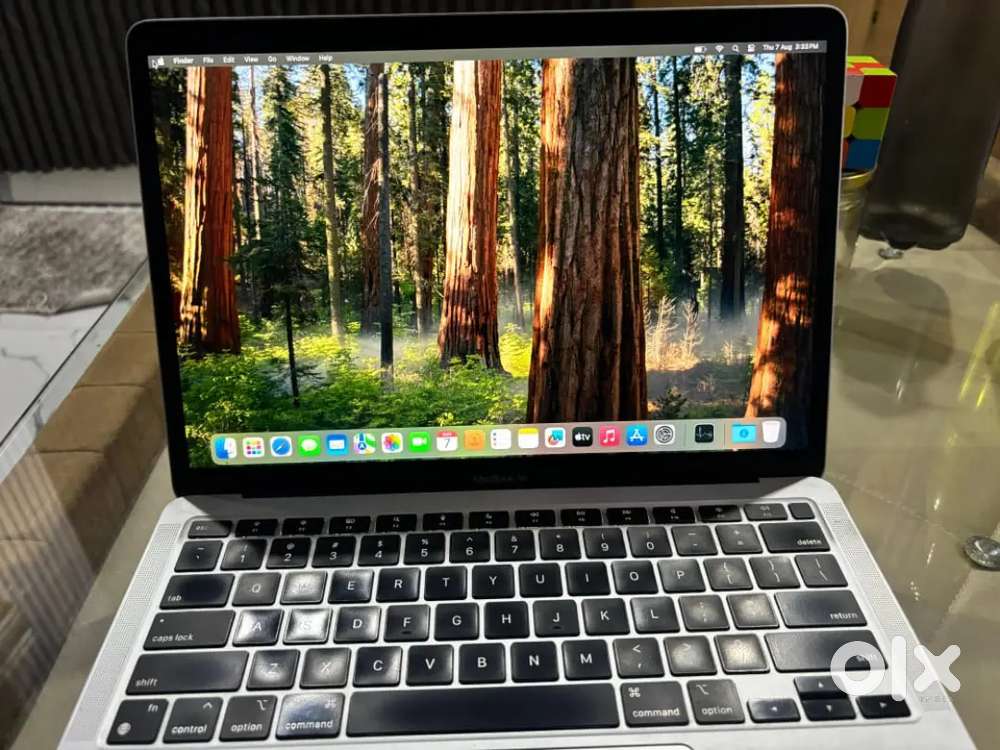 Apple mack book m1