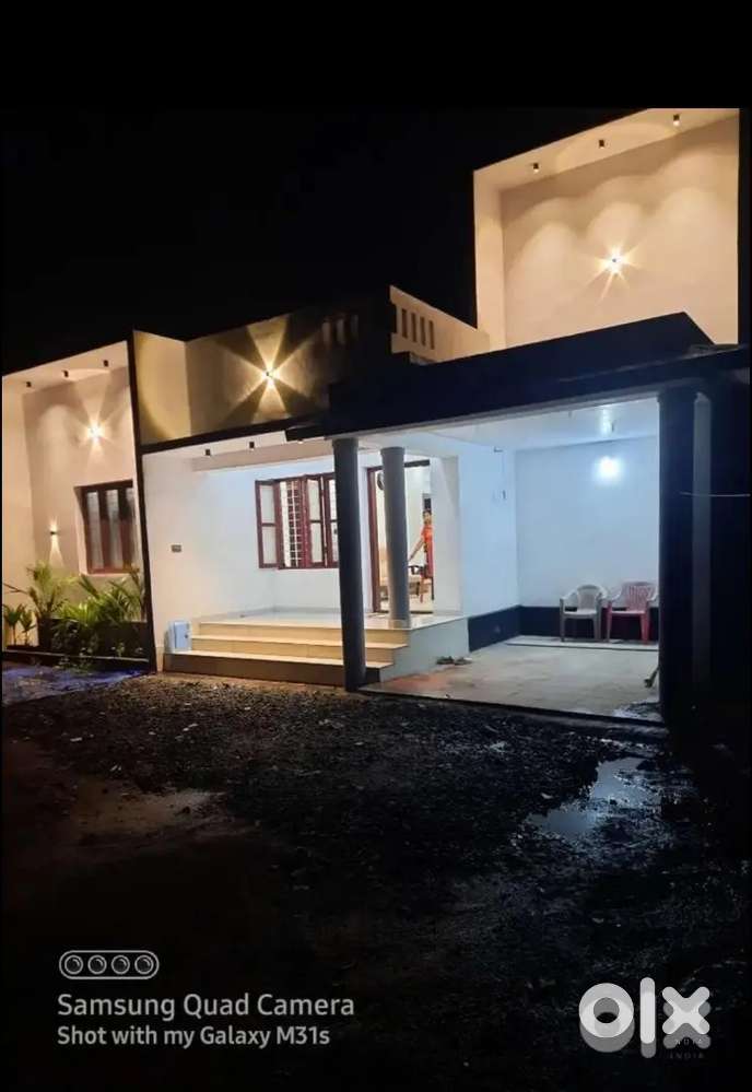 PayingGuest House for Girls Ladies and Working Women in KOOTHATTUKULAM