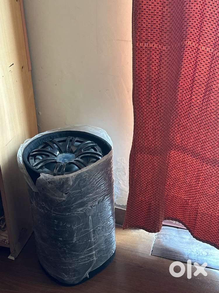 Fusion basstube 10 inch for car with inbuilt amp- new condition