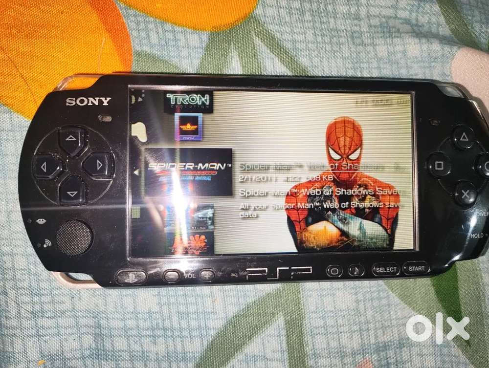 PSP 3004 2014 model mint condition