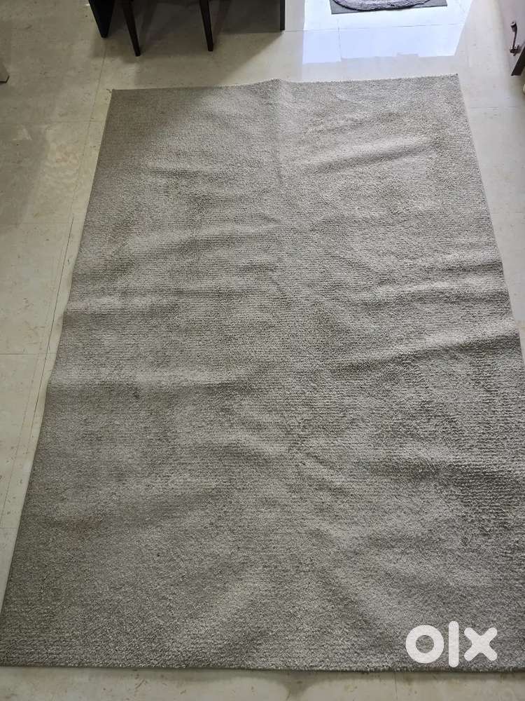 Grey Carpet in excellent condition
