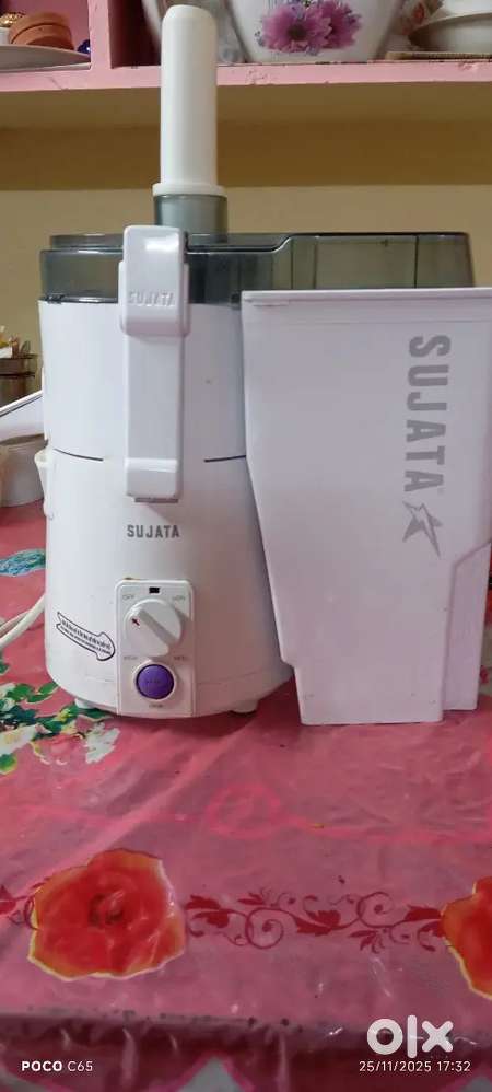 Juicer machine for fastest juice one side juice and another side waste