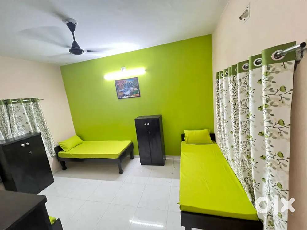 Boys pg available at l&t circle Amitnagar  fatehgunj