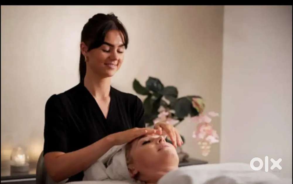 Female spa therapist only for females