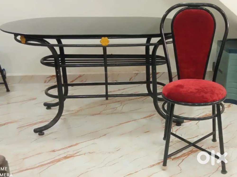 Dining table with 06 cushion chairs